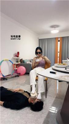 南月女神物化家具奴-伺候吃饭 bf51730