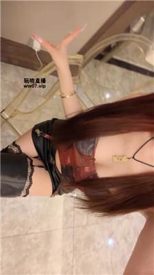 玥樾爬进来吸    250324-15