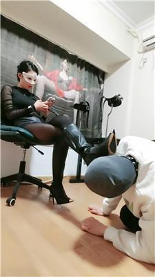 苏州婉儿枷锁囚禁-清理脏长靴 JS250326-6