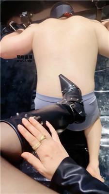 倪小主长靴高跟踩-重度虐乳-鞭打 JS250328-13