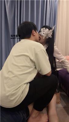 思迁情侣用酸臭脚丫玩虐绿帽奴 bf51794