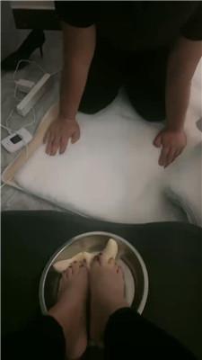 桃之妖妖白船袜玉足脚下喂食 JS250328-21