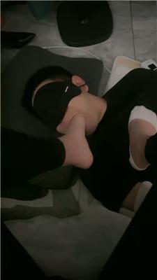 桃之妖妖白船袜玉足脚下喂食 JS250328-21