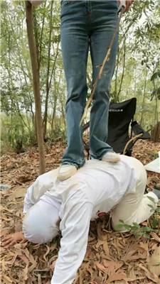 暴主户外强迫舔小白鞋处刑 bf51809