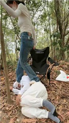 暴主户外强迫舔小白鞋处刑 bf51809