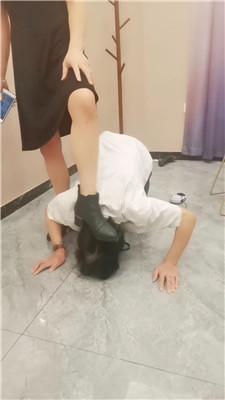 夸梨母畜-狗链遛狗-袜子塞嘴-重度耳光双视角版 JS250331-20