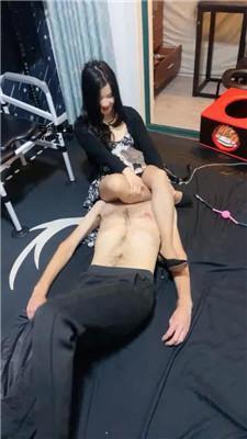 胖虎内裤套头羞辱兄弟奴 JS250331-4