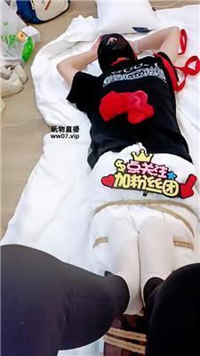 小米高跟配白袜捆绑踩虐 JS250331-1