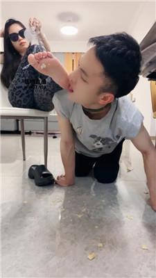 南月女神狗爬喂食-骑马物化家具奴 JS250414-26