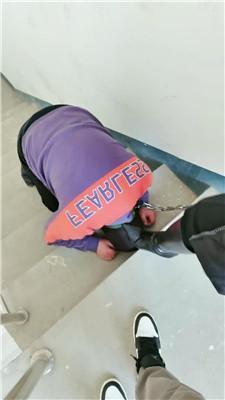 【爱秀套图】【斯羽情侣主】户外狗链拴狗虐【双视角版】JS250329-6